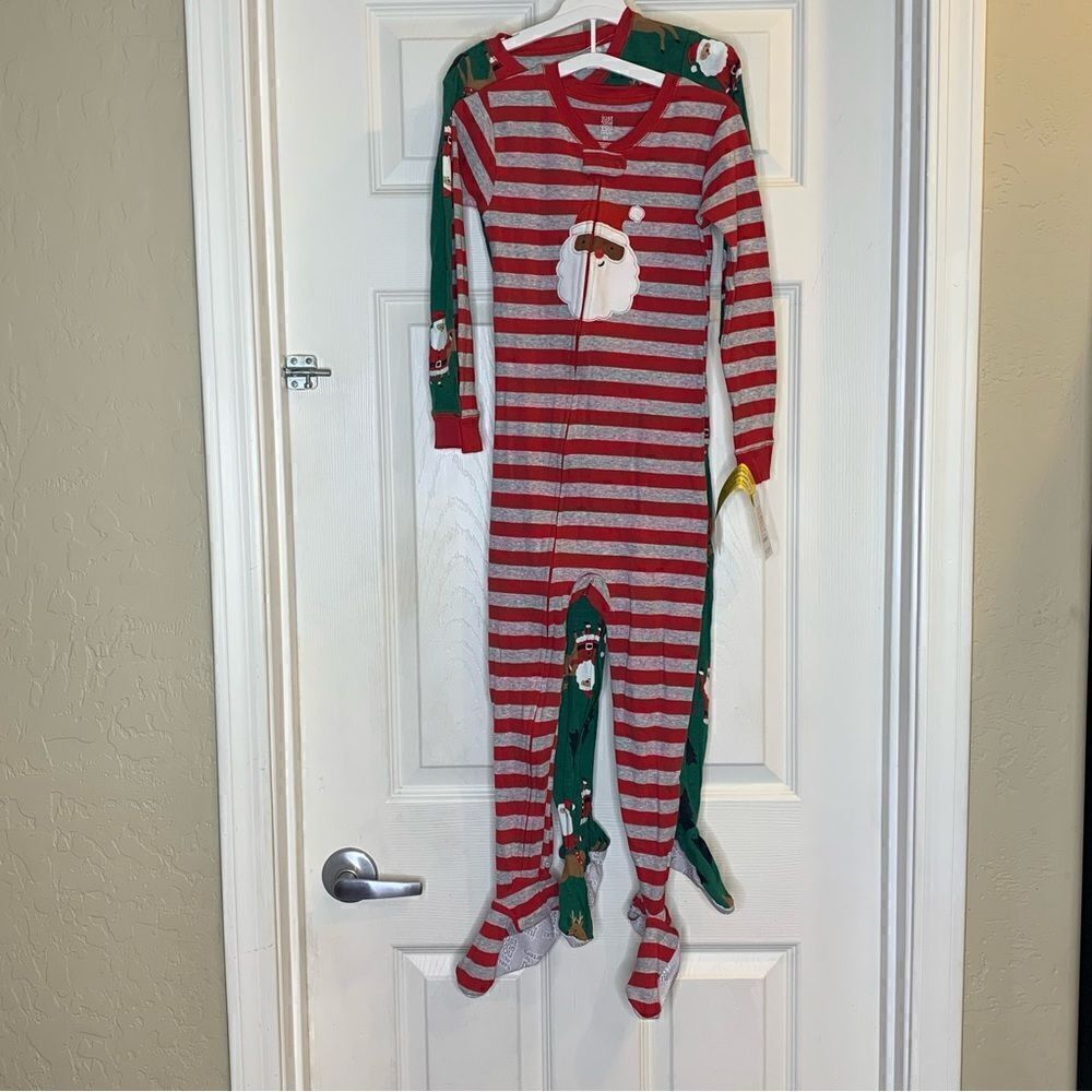 Children’s Size 5T Pair of Holiday Footed Pajamas